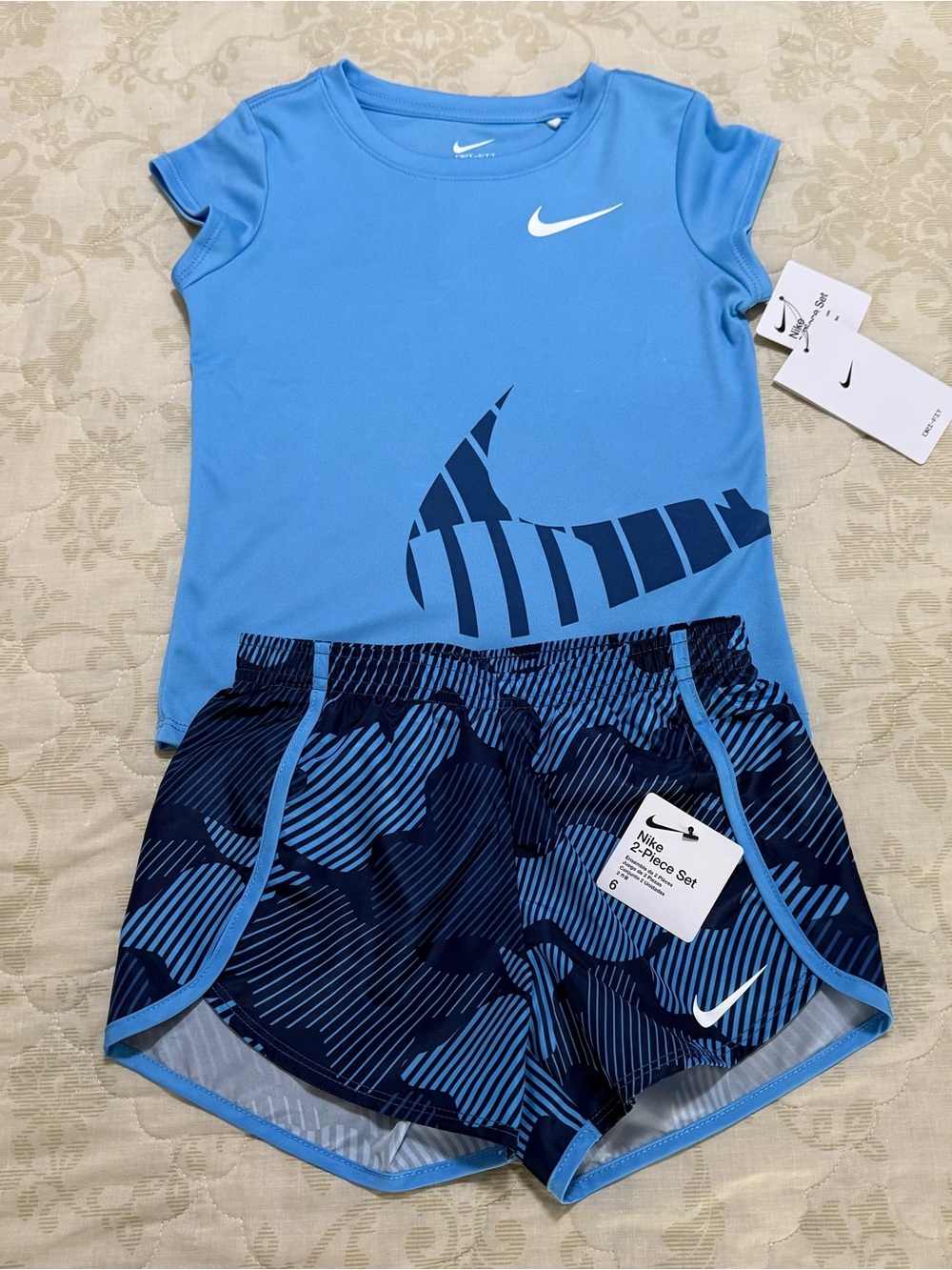 Nike Girls 2 Piece Matching Outfit Size Shirt and Shorts Set 6 New